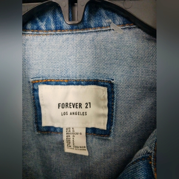FOREVER 21 LG BLUE JEAN JACKET ❤️ - Picture 3 of 5